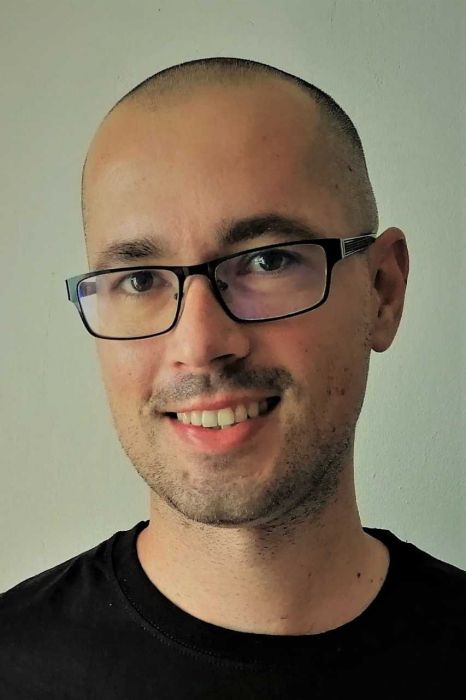 Profilna fotografija: Tomo Podstenšek